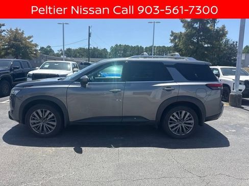 Used 2023 Nissan Pathfinder SL w/ SL Premium Package FWD image 4