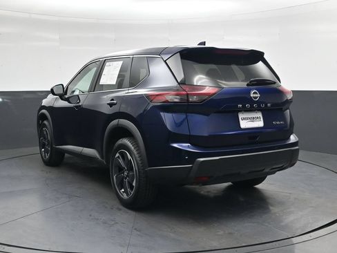 Used 2024 Nissan Rogue SV AWD/4WD image 8