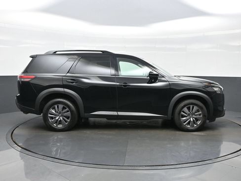 Used 2025 Nissan Pathfinder SV AWD/4WD image 7