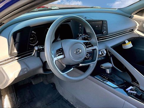 Used 2023 Hyundai Elantra Blue image 13