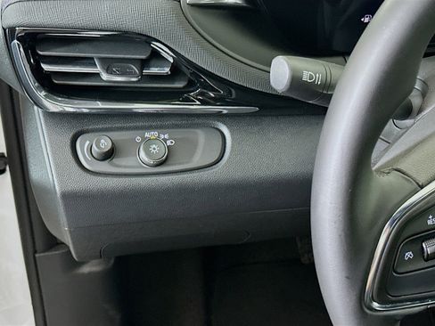 Used 2025 Buick Envista Sport Touring image 16