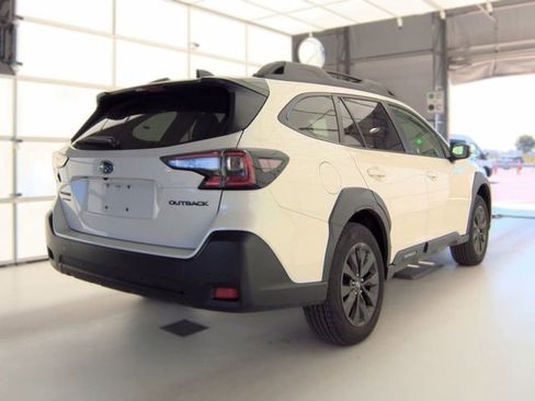 Used 2025 Subaru Outback Onyx Edition AWD/4WD image 3