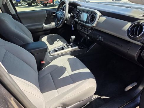 Used 2017 Toyota Tacoma SR5 w/ Tow Package RWD image 20
