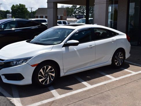 Used 2017 Honda Civic EX image 8