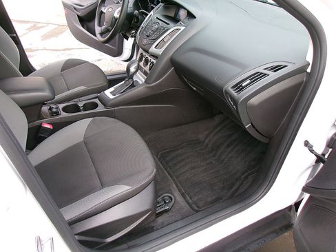 Used 2014 Ford Focus SE image 11