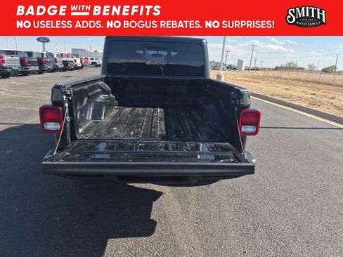 Used 2023 Jeep Gladiator Sport AWD/4WD image 13