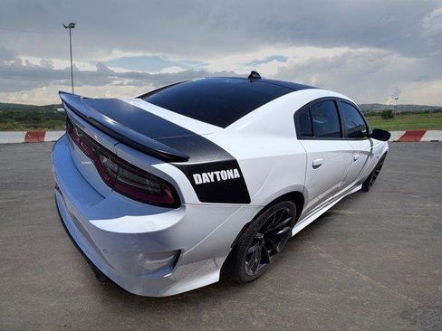 Used 2018 Dodge Charger R/T RWD image 3