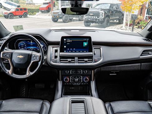 Used 2022 Chevrolet Suburban High Country image 14