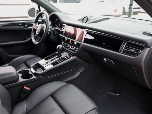 Certified 2025 Porsche Macan image 27
