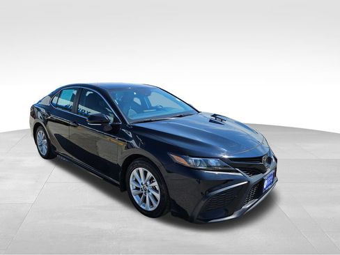 Used 2024 Toyota Camry SE FWD image 3