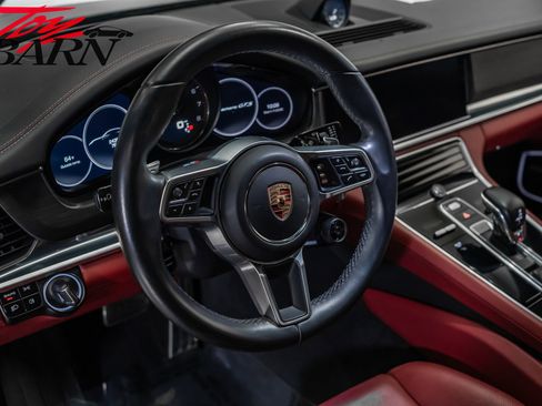 Used 2020 Porsche Panamera GTS image 27