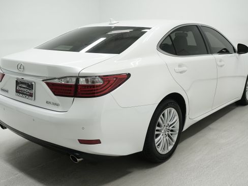Used 2013 Lexus ES 350 w/ Luxury Pkg FWD image 4