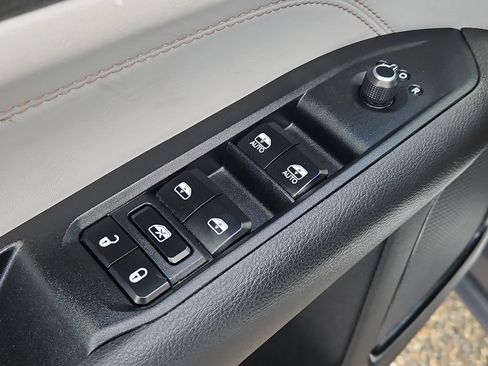 Used 2025 Jeep Compass Limited AWD/4WD image 26