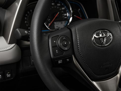 Used 2015 Toyota RAV4 Limited FWD image 49