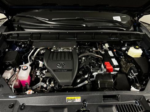 Certified 2025 Toyota Highlander Limited image 9