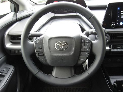 Used 2026 Toyota Prius LE AWD/4WD image 22