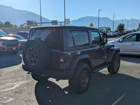 Used 2018 Jeep Wrangler Sport AWD/4WD image 3