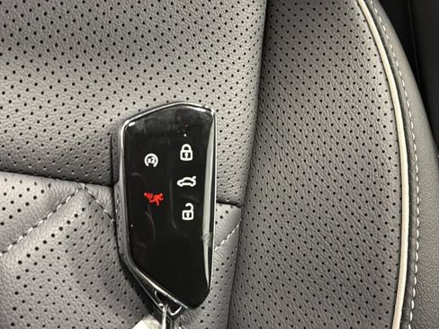 Used 2025 Volkswagen Tiguan SEL R-Line AWD/4WD image 9