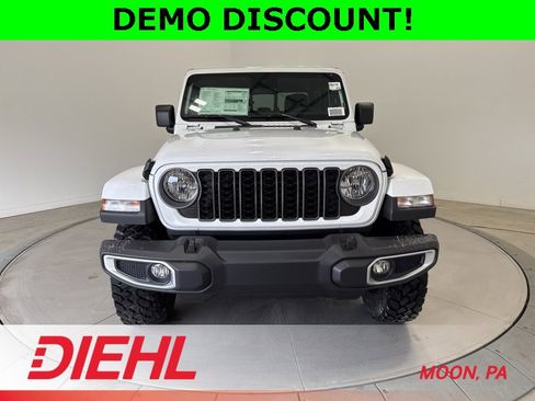 New 2025 Jeep Gladiator Sport image 2