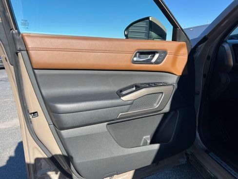 Used 2023 Nissan Pathfinder Platinum w/ Black Appearance Package image 14