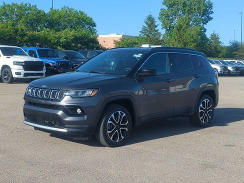 Used 2023 Jeep Compass Limited AWD/4WD image 7