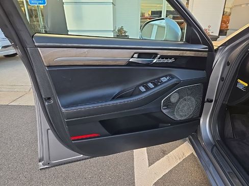 Used 2022 Genesis G90 3.3T Premium image 10