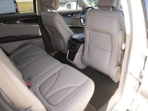 Used 2019 Lincoln Nautilus Select image 14