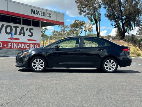 Used 2024 Toyota Corolla LE FWD image 2