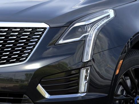 Used 2026 Cadillac XT5 Luxury w/ LPO, Blue Accent Package FWD image 10