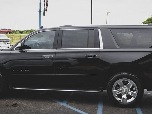 Used 2017 Chevrolet Suburban Premier AWD/4WD image 25