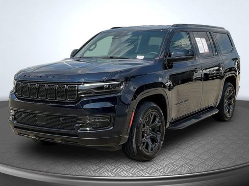 Used 2025 Jeep Wagoneer Series II AWD/4WD image 3