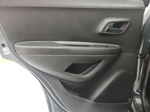 Used 2022 Chevrolet Trax LT w/ Driver Confidence Package image 9