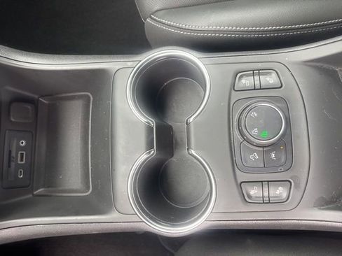 Certified 2022 GMC Terrain SLT w/ Elevation Edition image 9