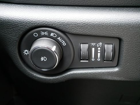 New 2026 Chrysler Pacifica Select image 19