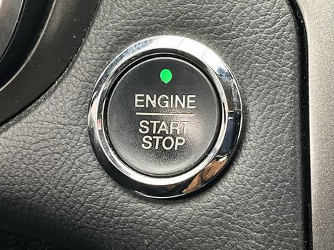 Used 2017 Ford Fusion SE image 18