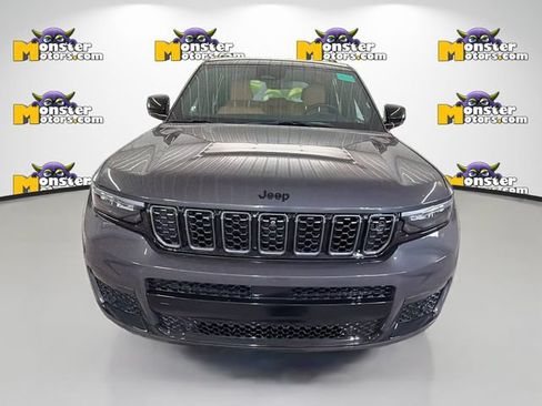 Used 2024 Jeep Grand Cherokee L Summit AWD/4WD image 2