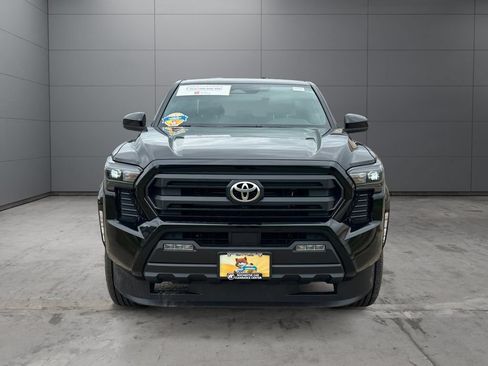 Certified 2025 Toyota Tacoma SR5 AWD/4WD image 8