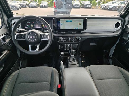 Used 2024 Jeep Wrangler Unlimited Sahara AWD/4WD image 20