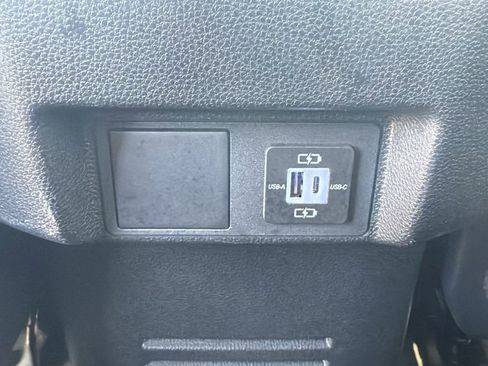 Certified 2025 Toyota Tacoma SR5 AWD/4WD image 17