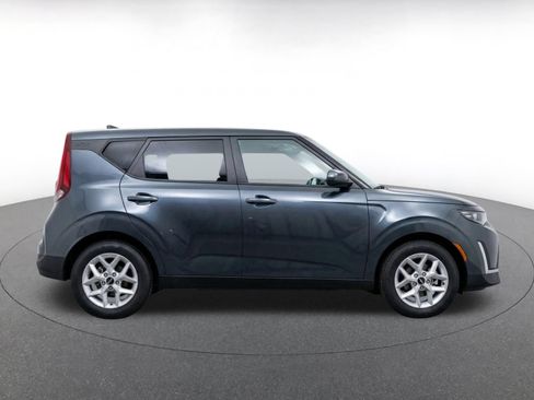 Used 2025 Kia Soul LX w/ LX Technology Package FWD image 10