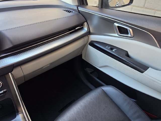 Used 2022 Kia Carnival LX FWD image 37