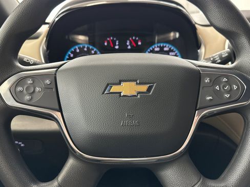 Used 2022 Chevrolet Traverse LS image 16