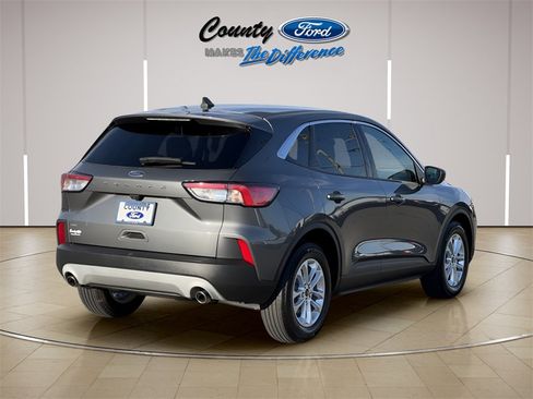 Used 2022 Ford Escape SE w/ Cold Weather Package image 23