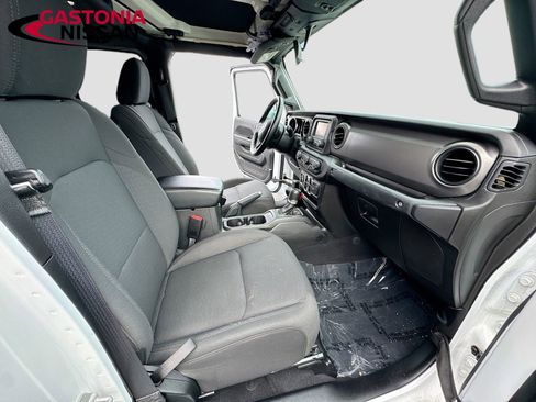 Used 2021 Jeep Gladiator Willys image 36