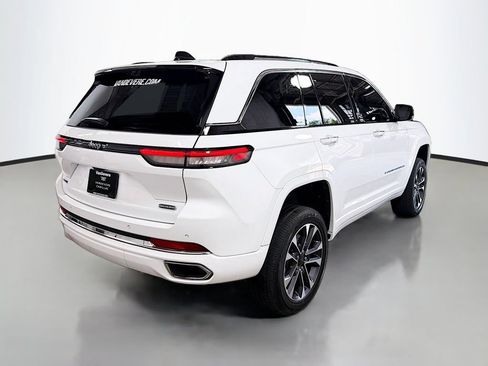 Used 2023 Jeep Grand Cherokee Overland w/ Luxury Tech Group IV AWD/4WD image 9