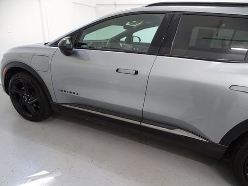 Used 2025 Chevrolet Equinox EV RS w/ Convenience Package II AWD/4WD image 17