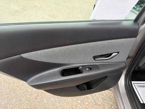 Used 2023 Hyundai Elantra Limited FWD image 14