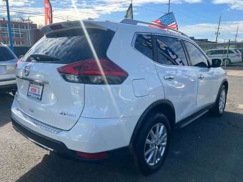 Used 2017 Nissan Rogue SV image 11