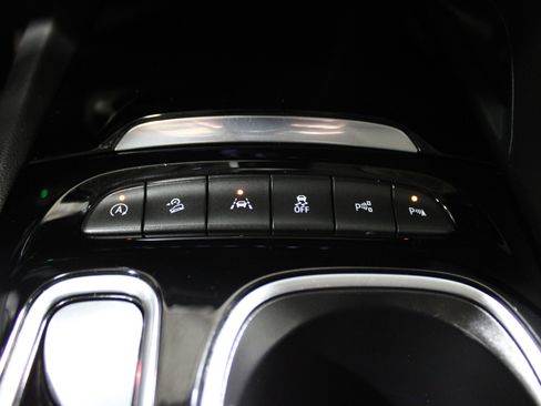 Used 2023 Buick Envision Avenir image 23