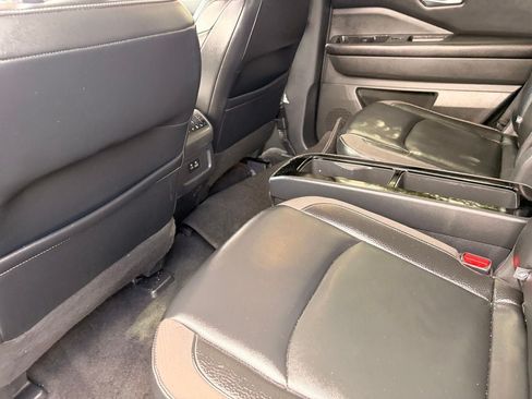 Used 2022 Nissan Pathfinder SL w/ SL Premium Package FWD image 16